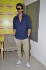 Arjun Rampal promote Inkaar on Radio Mirchi in Mumbai on 20th Dec 2012 (13).JPG